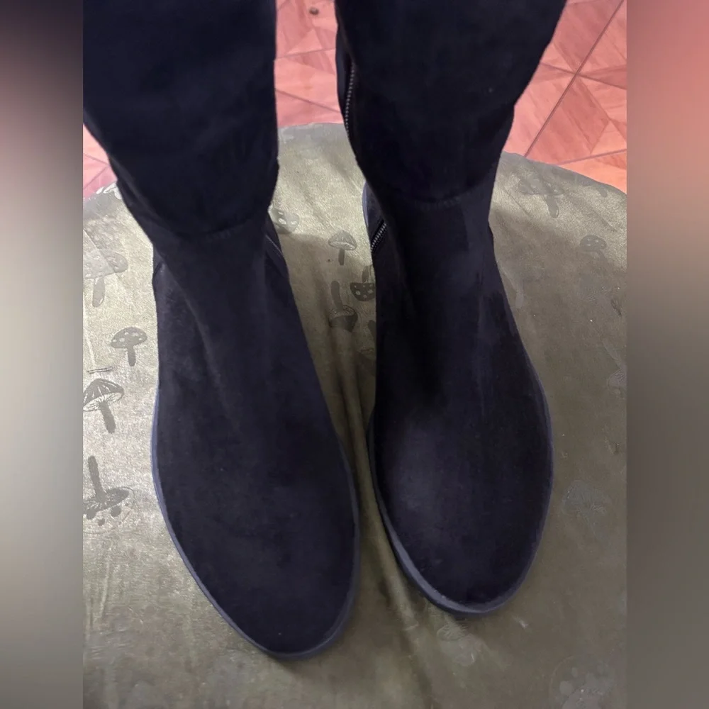 Simply Vera by Vera Wang Black Over-the-Knee Suede-Look Leather Boots size 8